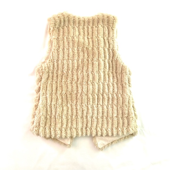 BB Dakota Keith Faux Fur Vest NWOTs - Picture 5 of 8